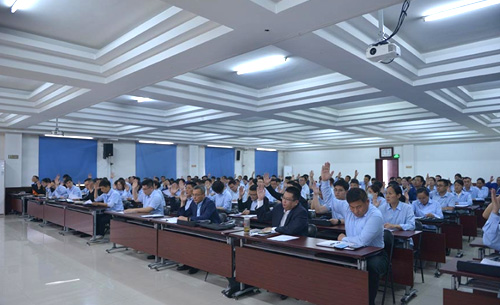 新风光第四届四次职工代表大会暨劳模表彰大会召开
